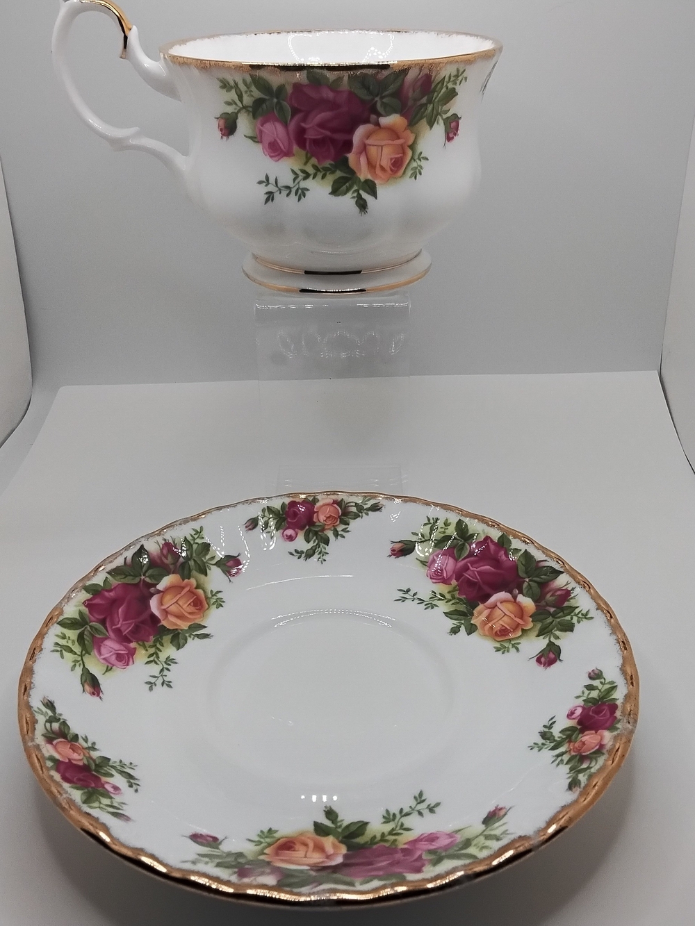 Vintage 1962 Royal Albert Old Country Roses China Tea/Coffee Cup and Saucer Set - Picture 10 of 15